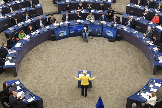 14 September 2022, France, Strasbourg: Ursula von der Leyen (C), European Commission President, delivers a State of the Union address at the beginning of the plenary session of the European Parliament. Photo: Frederick Florin/AFP/dpa