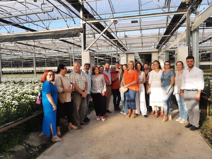 Miembros del PP de Sevilla en su encuentro con mujeres del mundo rural.