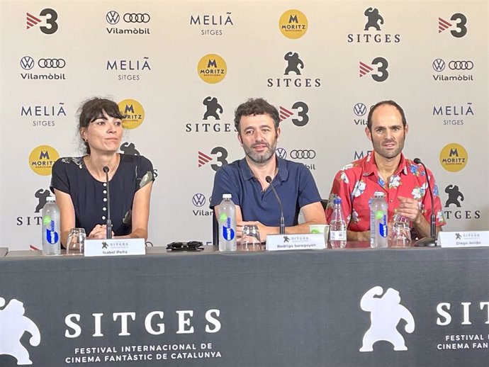 La guionista Isabel Peña, el director Rodrigo Sorogoyen y el actor Diego Anido presentan 'As bestas' en el Festival de Sitges