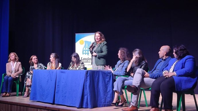 La consejera de Agricultura Pesca, Agua y Desarrollo Rural, Carmen Crespo, interviene en el acto con motivo del Día Internacional de la Mujer Rural, celebrado en Laujar de Andarax (Almería).