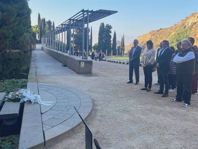 Ofrenda floral de Demcrates a la tumba del expresidente de la Generalitat Lluís Companys por el 82 aniversario de su fusilamiento
