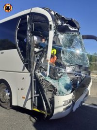 La Guardia Civil investiga las causas del accidente de tráfico que dejó cerca de una veintena de heridos en Xàtiva