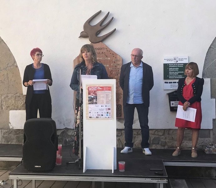 La consejera de Relaciones Ciudadanas, Ana Ollo, en la fiesta de hermanamiento entre los pueblos de Burgui y Mauleón