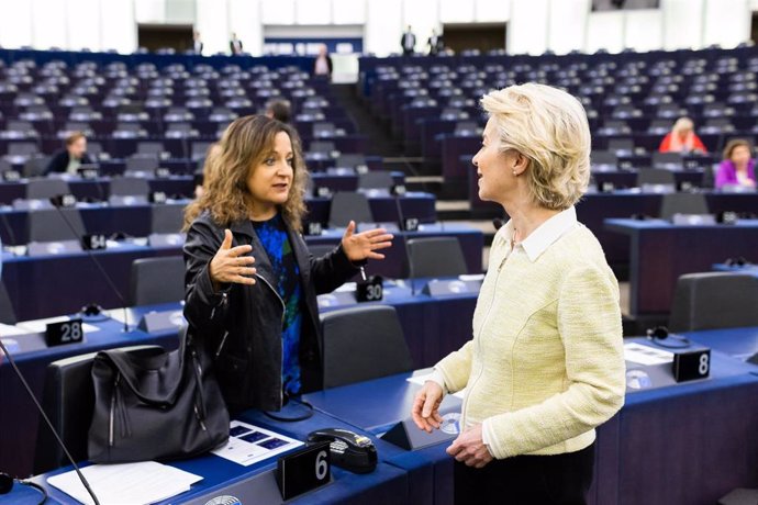 Archivo - 04 May 2022, France, Strasbourg: Ursula von der Leyen (R), President of the European Commission, talks with Iratxe Garcia Perez, member of the Progressive Alliance of Socialists and Democrats (S&D) 