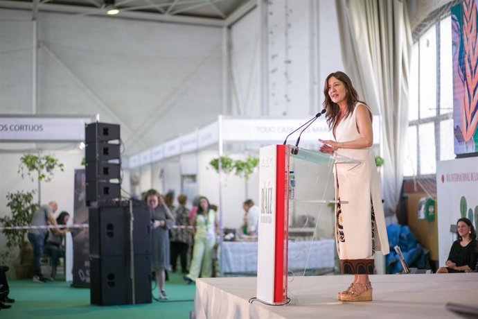 La portavoz y consejera de Igualdad, Blanca Fernández, en el acto institucional con motivo del Día Internacional de las Mujeres Rurales que ha albergado la localidad ciudadrealeña de Porzuna.