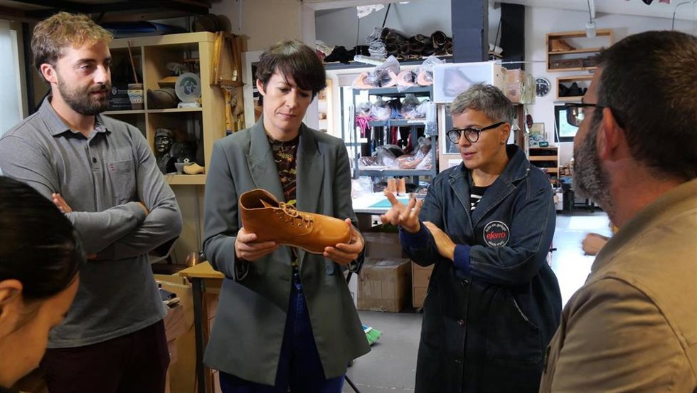 La portavoz nacional del BNG, Ana Pontón, en una visita a Merza, en Vila de Cruces (Pontevedra).
