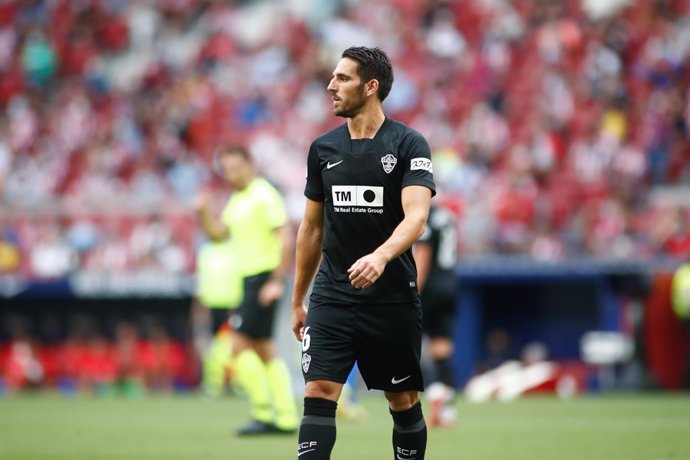 Archivo - Pedro Bigas of Elche looks on during spanish league, La Liga Santander, football match played between Atletico de Madrid and Elche CF at Wanda Metropolitano Stadium on August 22, 2021, in Madrid, Spain.