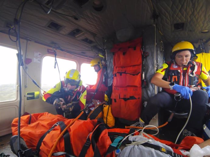 Evacuado en helicóptero un hombre tras sufrir un desmayo en el Monte Canales, en Molledo.