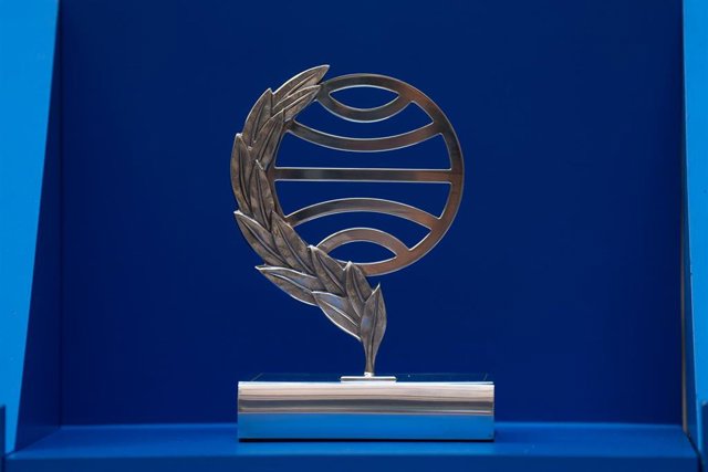 La autora Luz Gabás  recibe el LXXI Premio Planeta por su obra 'Lejos de Luisiana' durante la entrega del LXXI Premio Planeta en el Museu Nacional d'Art de Catalunya (MNAC), a 15 de octubre de 2022, en Barcelona, Cataluña, (España). 