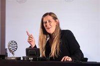 Luz Gabás, Premio Planeta de Novela 2022, reivindica: "Más lectura y menos política"