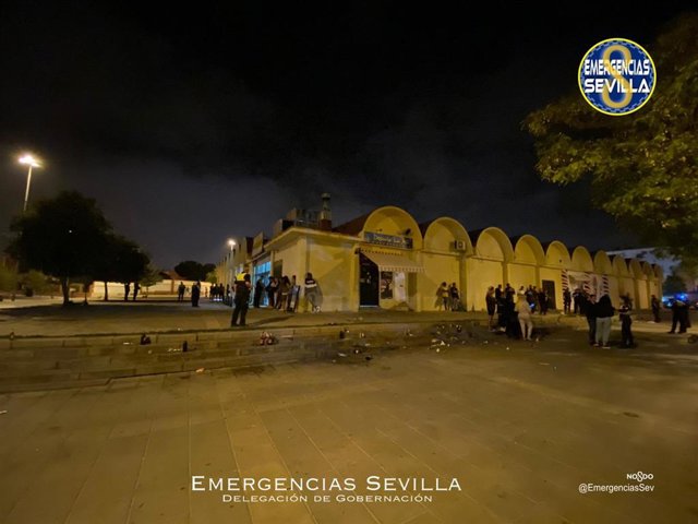 Intervención en la calle Galaxia para disolver un botellón