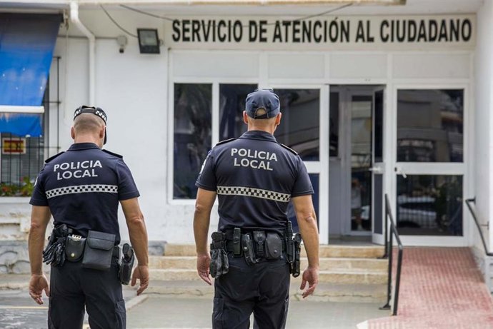Archivo - Agentes de la Policía Local de Torremolinos (Málaga)