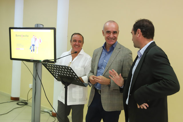 Sevilla publica los 29.400 bonos con descuentos para compras en pequeños comercios hasta el 30 de noviembre