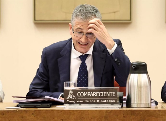 Archivo - El gobernador del Banco de España, Pablo Hernández de Cos, comparece en una comisión en el Congreso