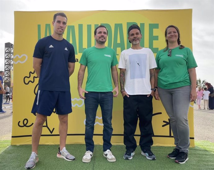 El Ministro de Consumo, Alberto Garzón, acompañado de la directora de Gasol Fundation, Cristina Ribes; el cocinero Juan Llorca y el influencer Javifreestyler, en la jornada 'La Saludable'