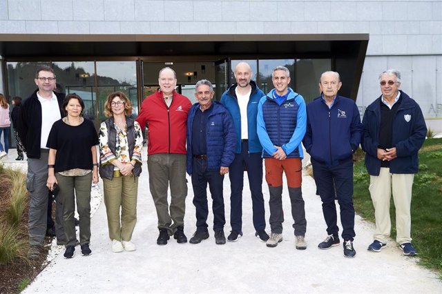 El Príncipe de Mónaco, Alberto II visita l futuro Centro de Interpretación del Arte Rupestre de Cantabria.