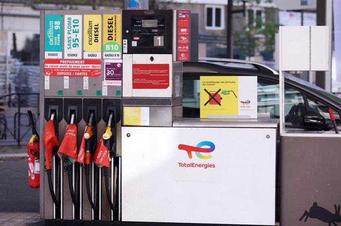 Gasolinera sin servicio de suministro de combustible por la huelga y el bloqueo de las refinerías de Total en Francia