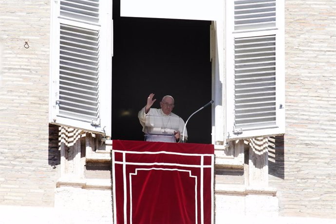 02 October 2022, Vatican, Vatican City: Pope Francis delivers the Angelus prayer at St. Peter's Square in the Vatican. Photo: Evandro Inetti/ZUMA Press Wire/dpa
