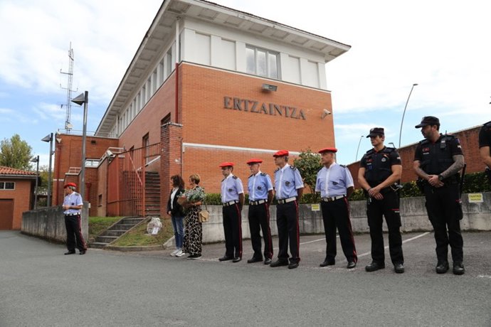 La Ertzaintza homenajea en Zumarraga a Juan José Pacheco Cano, agente asesinado por ETA en 1988