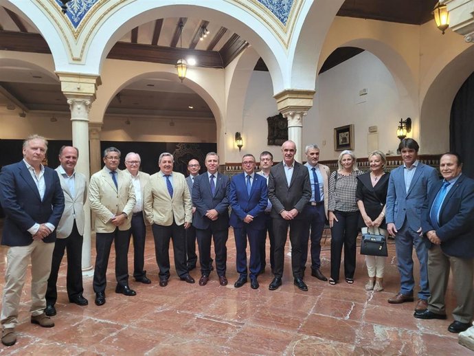 Sevilla impulsa la colaboración con clubes del Foro FISE para fomentar deporte, cultura y el río como enclave