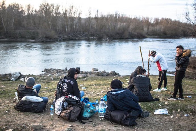 Archivo - Migrantes en el río Evros, frontera entre Turquía y Grecia