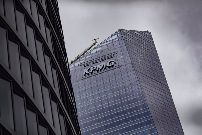 Archivo - Sede de Fundación KPMG en España situada en la Torre de Cristal, en Madrid (España), a 22 de febrero de 2021.