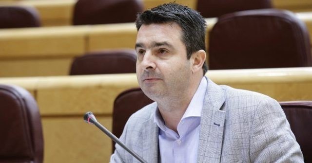 El senador socialista Amaro Huelva