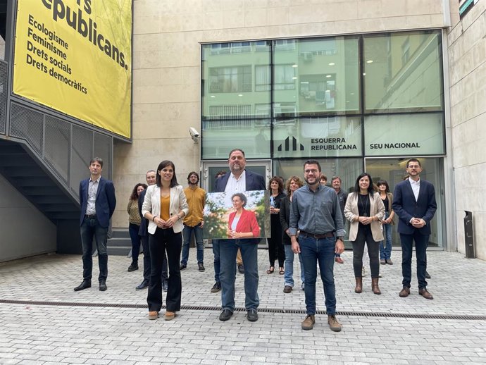 El president d'ERC, Oriol Junqueras; el president de la Generalitat i coordinador d'ERC, Pere Aragons; la secretria general d'ERC, Marta Rovira i la secretria adjunta i portaveu d'ERC, Marta Vilalta presenten  la candidatura a l'Executiva d'ERC