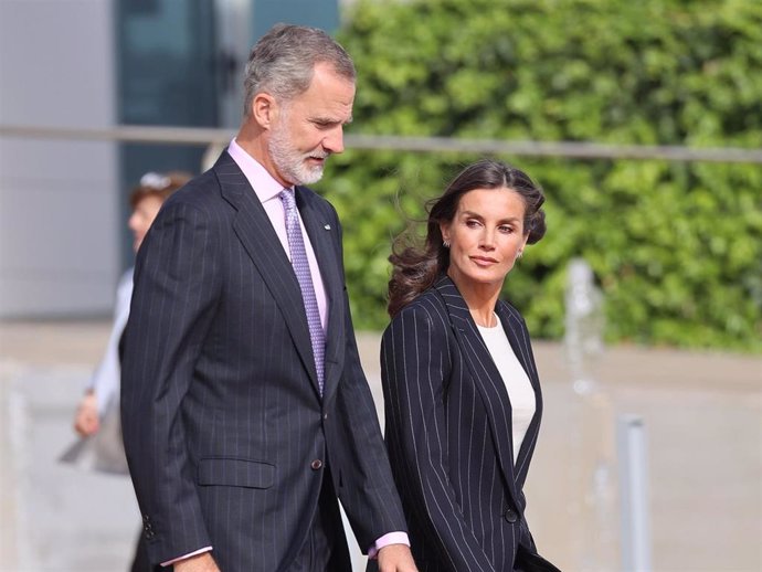 DON FELIPE Y DOÑA LETIZIA EMPRENDEN SU VIAJE DE ESTADO