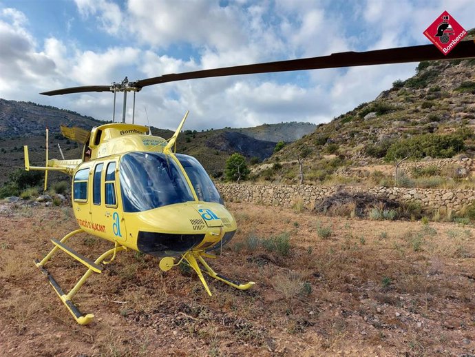 Archivo - Helicóptero de bomberos de la Diputación en imagen de archivo