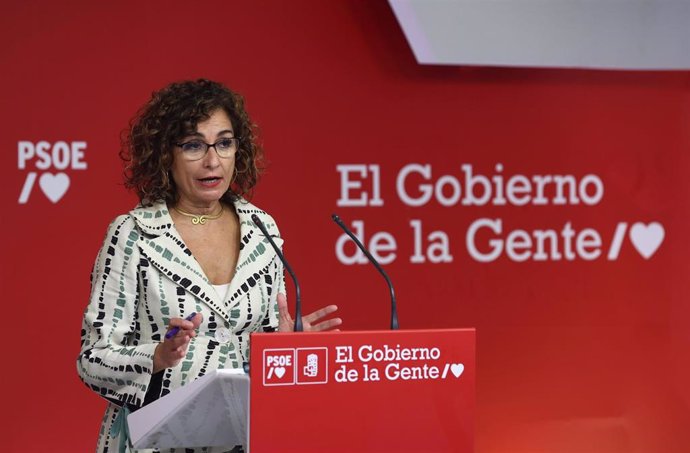 La vicesecretaria general del PSOE y ministra de Hacienda, María Jesús Montero, durante una rueda de prensa, en la sede del PSOE