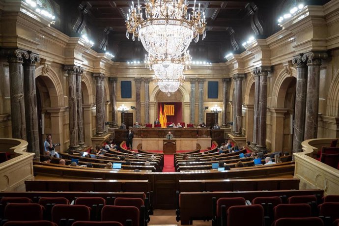 Vista general de una sesión plenaria en el Parlament de Catalunya, a 6 de octubre de 2022, en Barcelona, Cataluña (España). Durante el pleno ha tenido lugar el debate de totalidad de la Propuesta para presentar a la Mesa del Congreso de los Diputados la