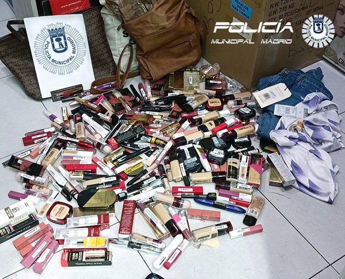 Detenida una pareja por robar en una tienda de cosméticos de Goya utilizando una 'jaula de Faraday'