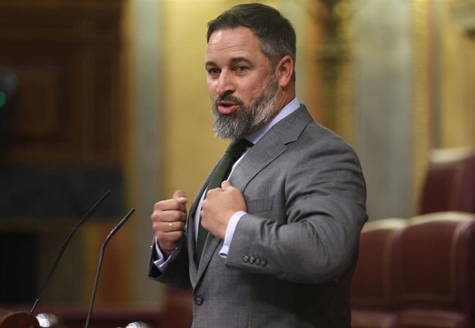 El líder de Vox, Santiago Abascal, interviene durante la sesión plenaria en el Congreso de los Diputados, a 13 de octubre de 2022, en Madrid (España). 