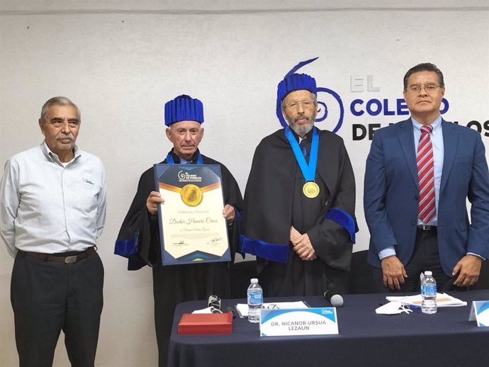 Nicanor Ursua EHUko irakasle emeritua Mexikoko El Colegio de Morelos ikastetxearen 'Honoris Causa' doktore izendapenarekin.