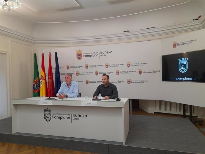 El Portavoz De EH Bildu En Pamplona, Joseba Asiron, Y El Edil Borja Izagirre En La Rueda De Prensa