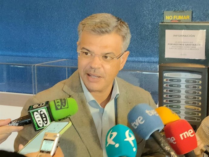 El portavoz de la Junta, Juan Antonio González, atiende a los medios de comunicación para hablar sobre los Presupuestos de 2023.