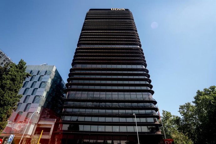 Archivo - Fachada de la torre del banco de Bilbao, a 31 de julio de 2022, en Madrid (España). Castellana 81 (anteriormente Torre BBVA o Torre del Banco de Bilbao) es un edificio diseñado por el arquitecto español Sáenz de Oiza.