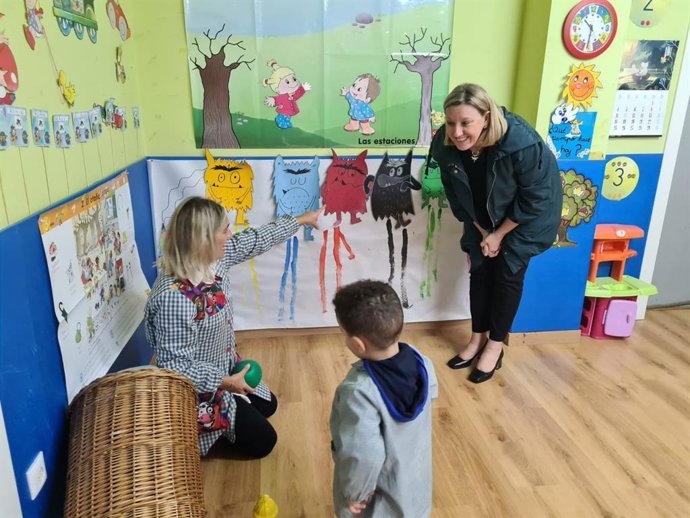 Blanco en su visita al centro infantil de León.