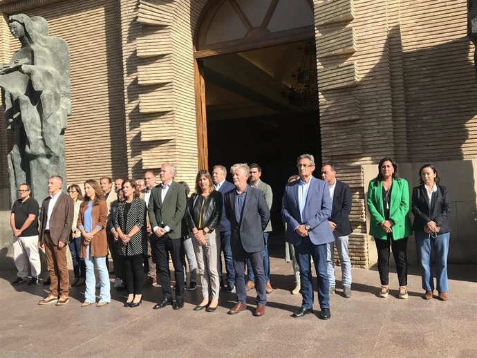 El Ayuntamiento de Zaragoza condena todas las agresiones sexuales en las fiestas del Pilar con un minuto de silencio