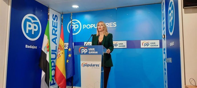 La presidenta del Partido Popular de Extremadura, María Guardiola, en rueda de prensa en Badajoz