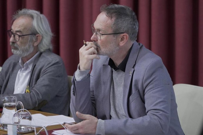 Rubén Antoñanzas, en primer plano, portavoz del Partido Riojano en el Ayuntamiento de Logroño, durante la primera jornada del Debate sobre el Estado de la Ciudad 2022.