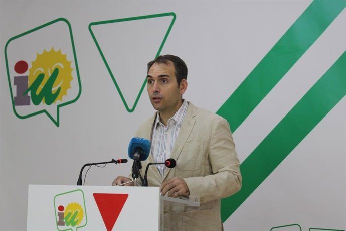 Toni Valero, coordinador general de IU Andalucía, en rueda de prensa en una foto de archivo.