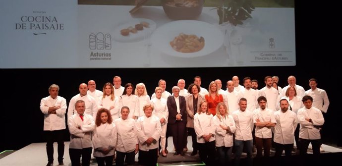 Entrega de las chaquetillas blancas a los nuevos Embajadores de la marca 'Cocinas de Paisaje', en el, Teatro de la Laboral, en Gijón