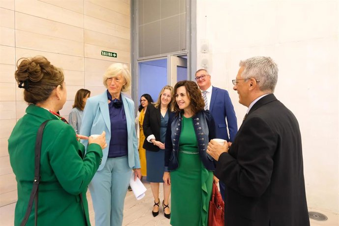 Las consejeras de Economía, Ana Belén Álvarez, y de Educación, Marina Lombó, presentan el proyecto de cooperación triangular entre la Unión Europea, Latinoamérica y el Caribe Innovación Educativa para la inclusión, equidad y sostenibilidad