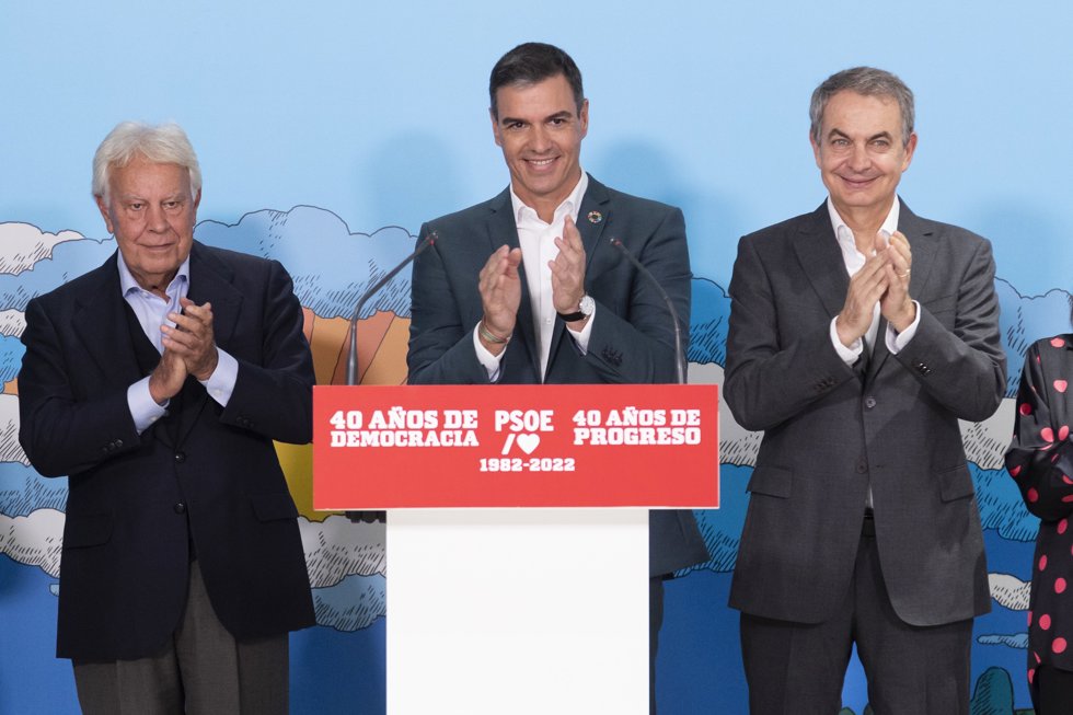 Felipe González, Pedro Sánchez y José Luis Rodríguez Zapatero en la inauguración la exposición "40 años de democracia, 40 años de progreso. 1982-2022".