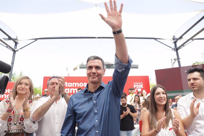 Archivo - El secretario general del PSOE y presidente del Gobierno, Pedro Sánchez, en el acto electoral