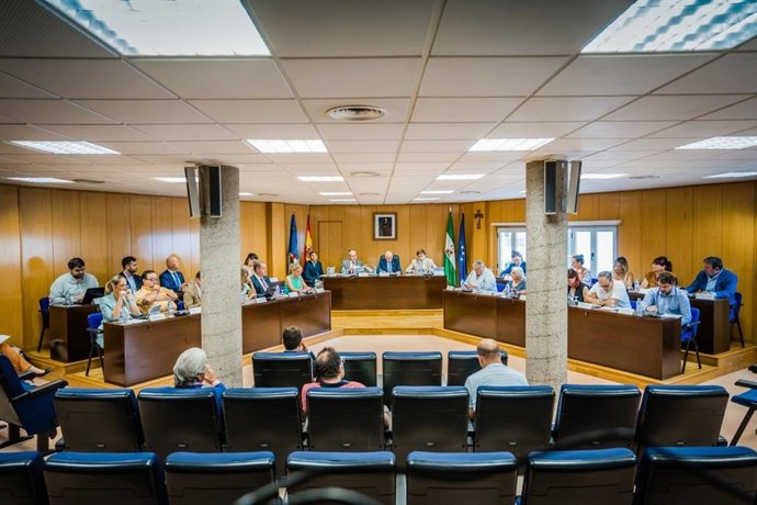 Archivo - Pleno del Ayuntamiento de Roquetas de Mar (Almería).