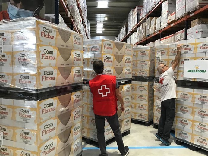 Mercadona entrega más de 6.500 paquetes de cereales a la Cruz Roja en Catalunya