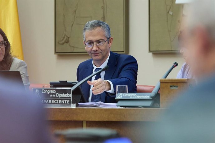 El governador del Banc d'Espanya, Pablo Hernández de Cos, compareix davant la Comissió de Pressupostos en el Congrés dels Diputats, a 17 d'octubre de 2022, a Madrid (Espanya).
